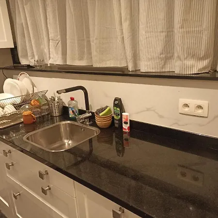 Cosy House With 3 And Garden Near بيت للعطل *