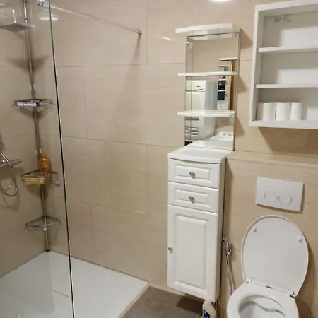 度假居 Cosy House With 3 And Garden Near *