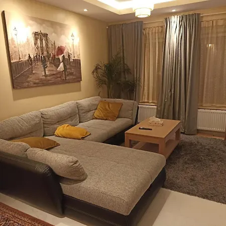 度假居 Cosy House With 3 And Garden Near *