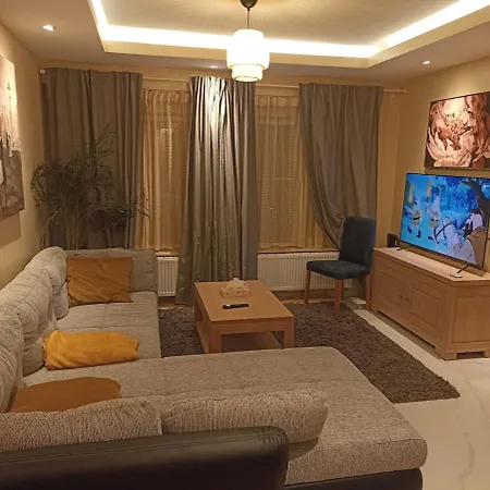 Cosy House With 3 And Garden Near 度假居