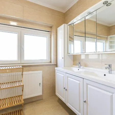 Cosy House With 3 And Garden Near * أوستيند