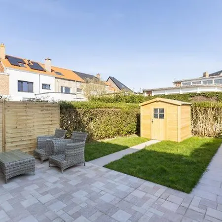 Cosy House With 3 And Garden Near 奥斯滕德